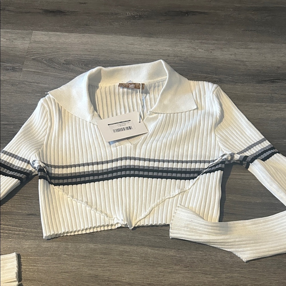 Stylish White and Gray Ribbed Women's Top